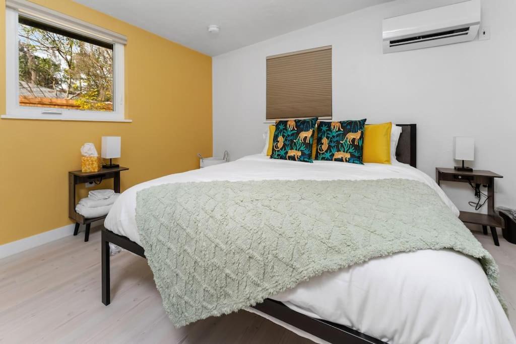 Smart Bungalow: 10-Min To Uf, Central Location ゲインズビル エクステリア 写真