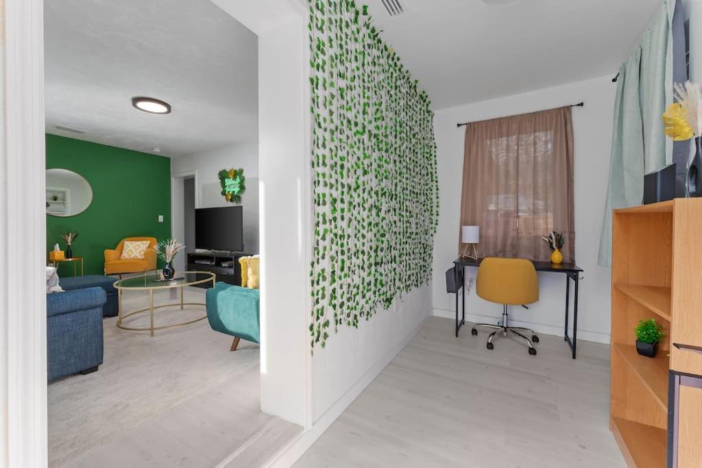 Smart Bungalow: 10-Min To Uf, Central Location ゲインズビル エクステリア 写真