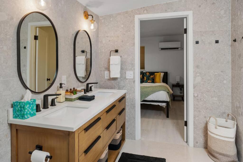 Smart Bungalow: 10-Min To Uf, Central Location ゲインズビル エクステリア 写真